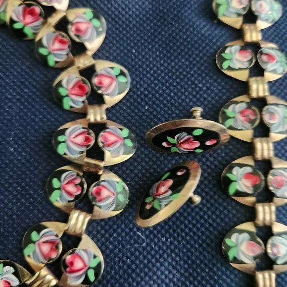 1950s vtg handpainted rose enamel metal screwback earrings, necklace & bracelet - Picture 3 of 4